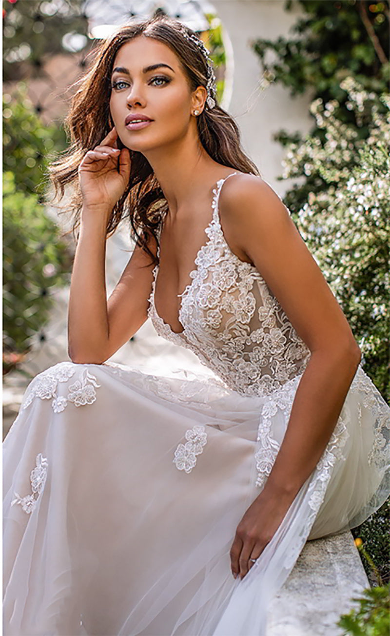 New Slim And Deep V Light Wedding Dress