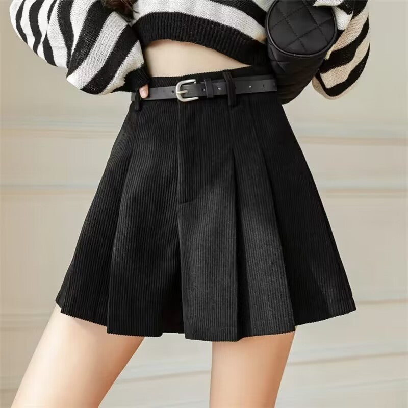 Women's Corduroy Pleated Wide-Leg Shorts