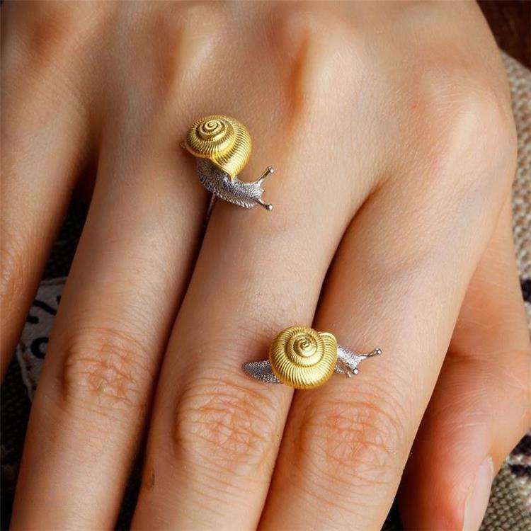 Snail Stud Earrings – Cute & Quirky One-Pair Design