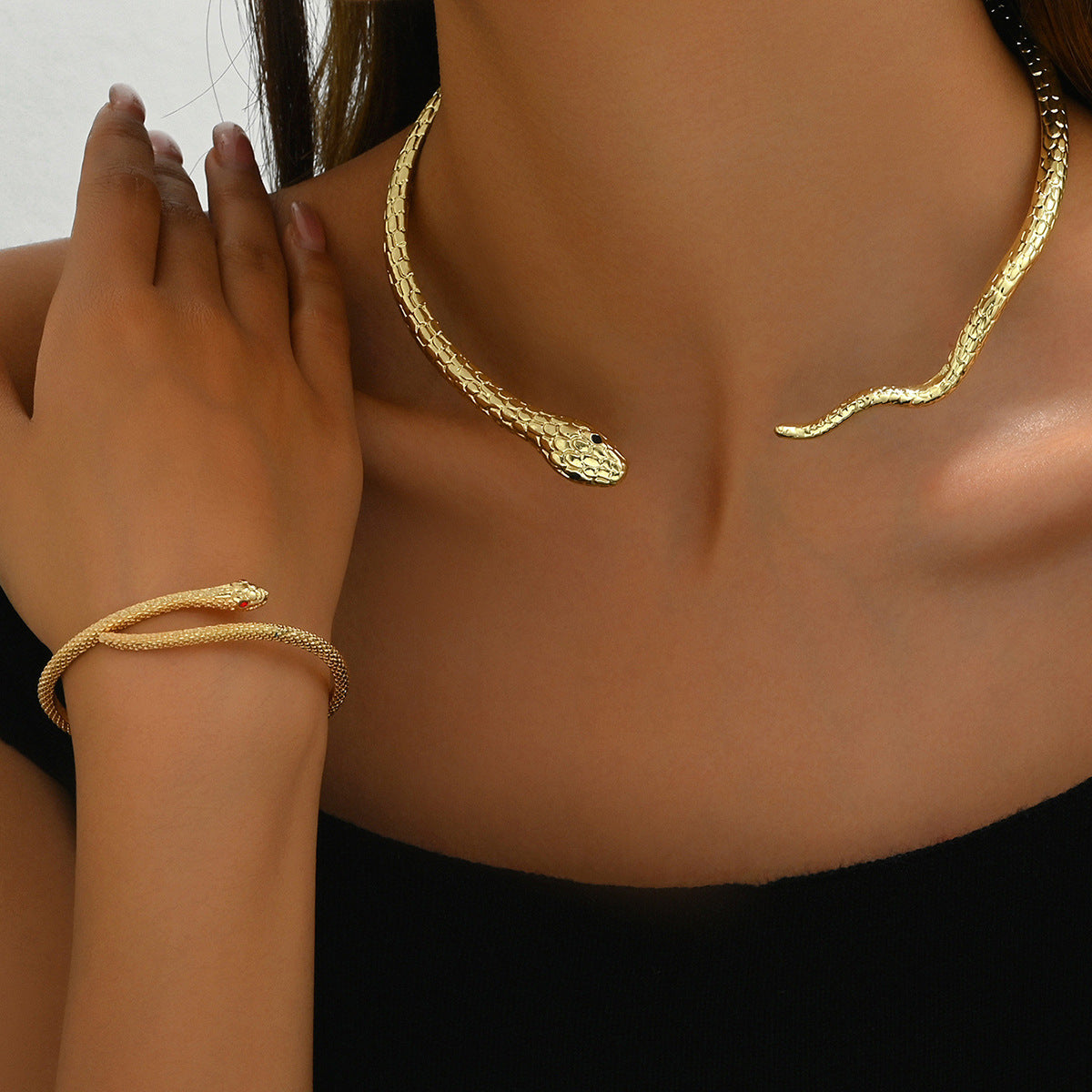 Snake-Inspired Women's Necklace & Bracelet Set – Unique & Stylish Design