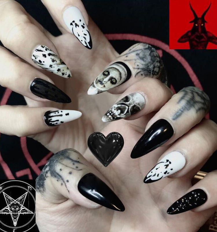 Spooky Skull Nails